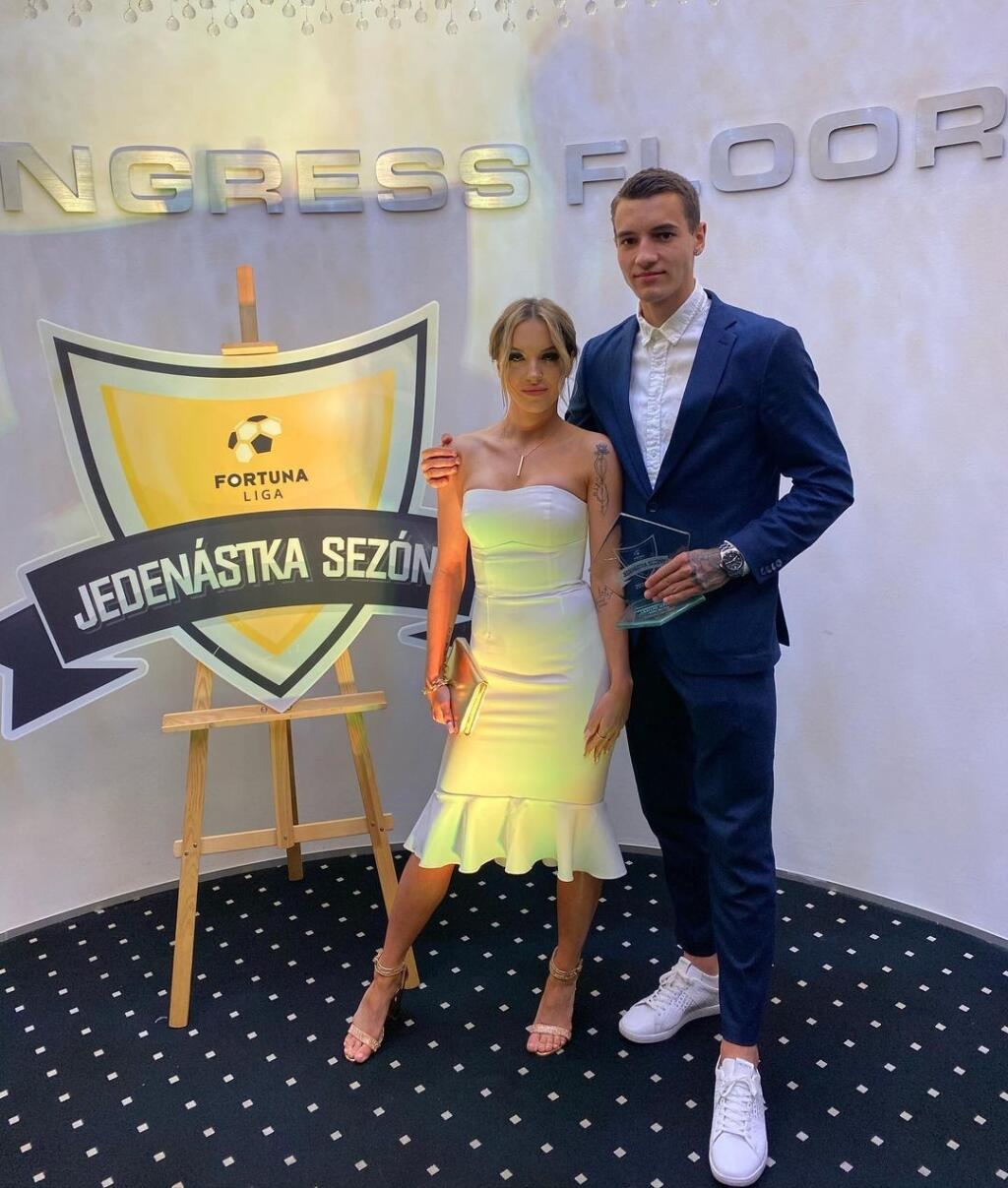 Priateľka futbalistu Jakuba Kiwiora Claudia má nevšedné hobby a prácu.