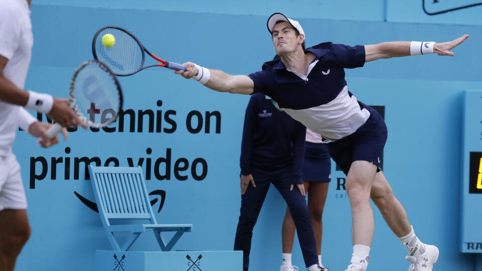 Profesionálny tenista Andy Murray prekvapil svojho svokra rýchlym návratom na kurty. Nigel Sears priznal, že urobí všetko preto aby sa Murray čoskoro dostal do čela rebríčka. Anglický tenista pritom len pred piatimi mesiacmi absolvoval náročnú operáciu bedrového kĺbu.