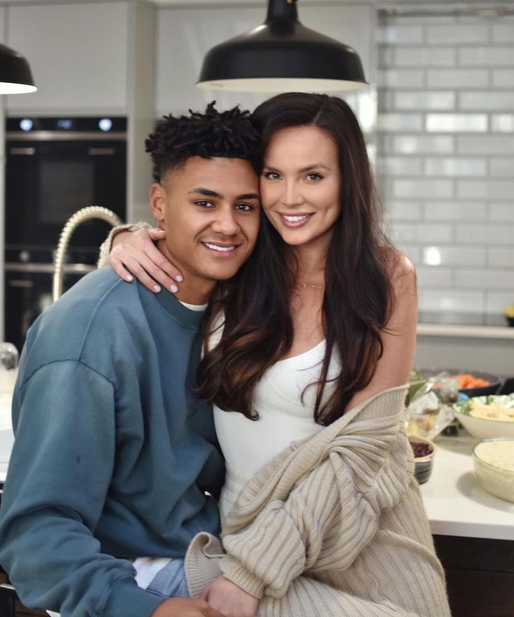 Ellie Alderson a Ollie Watkins