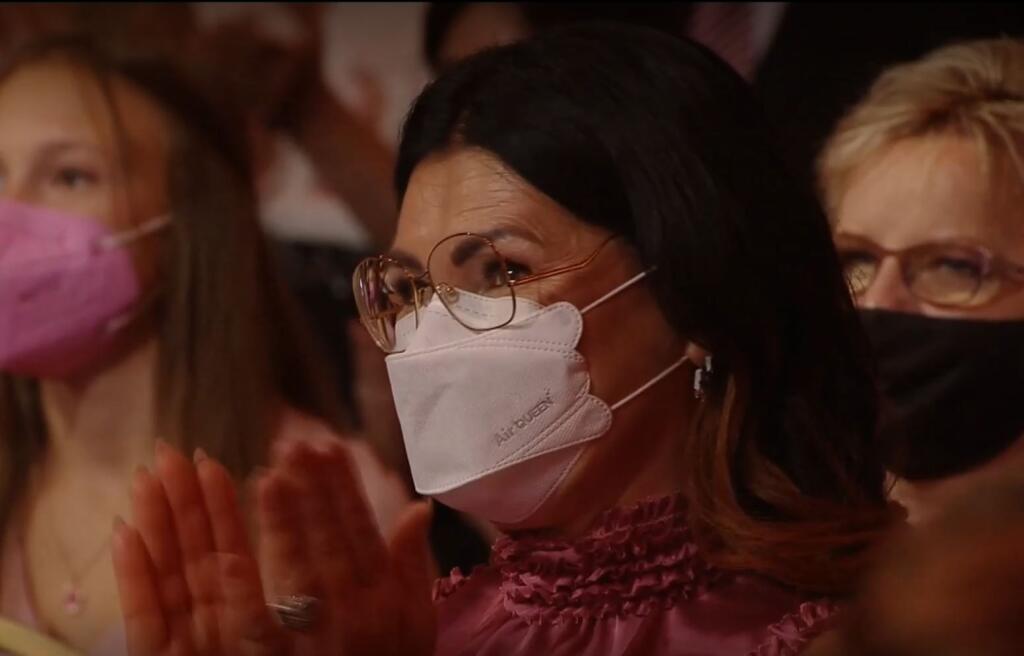 Otca Igora sprevádzala v historickej budove Slovenského národného divadla mama Zuzana, ktorá si s hrdosťou vychutnávala mimoriadne ocenenie pre jej dcéru.