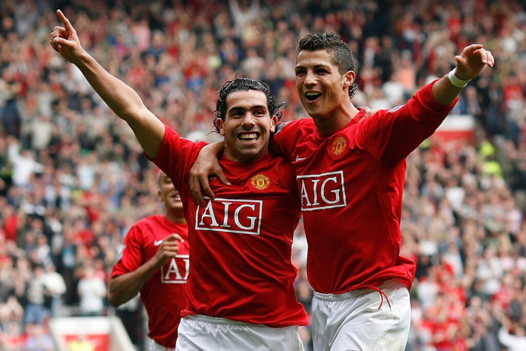 Krajní záložníci Manchestru United Tevez a Ronaldo.