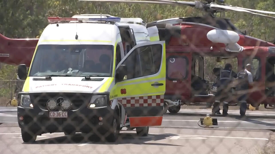 Záchranné zložky zasahujú po havárii lietadla Spojených štátov, ku ktorému  došlo počas vojenského cvičenia  v austrálskom Severnom teritóriu v nedeľu 27. augusta 2023.