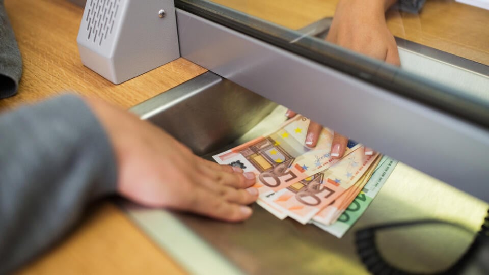 Ak chcete finančné záležitosti vybavovať priamo na pobočke, priplatíte si.