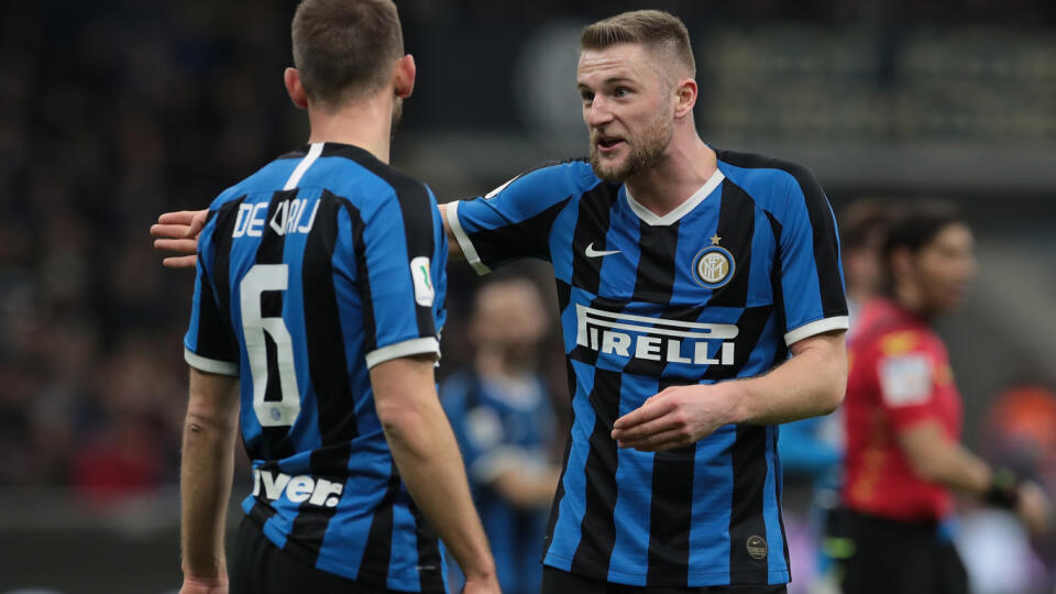 Milan Škriniar (vpravo).