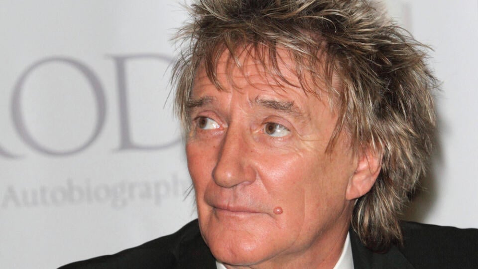 London,,Uk.,071112.,Rod,Stewart,Signs,Copies,Of,His,Book