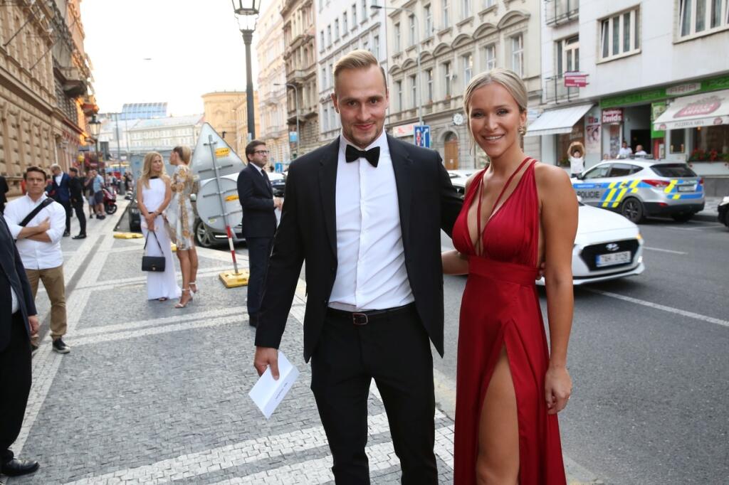 Keď sa Nela objaví na nejakej spoločenskej akcii, je viac než isté, že bude pútať pozornosť. Na českej Miss pred tromi rokmi nechtiac odhalila rozkrok.