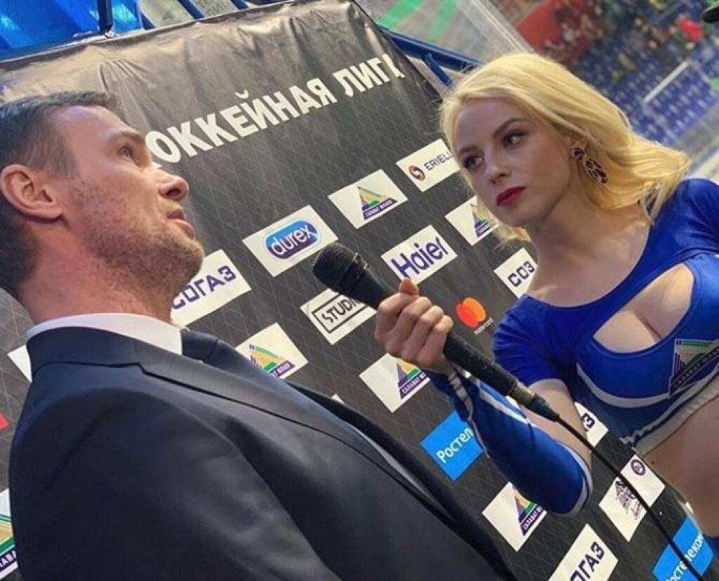 Reportérka z Ufy Uljana Trigubčaková nafotila pre hokejistov sexi kalendár.
