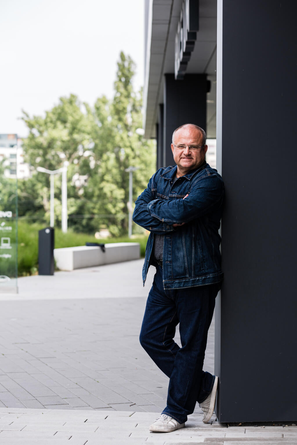 Slovenský politik, ekonóm, spoluzakladateľ strán SaS a Spolu - občianska demokracia a bývalý minister práce.