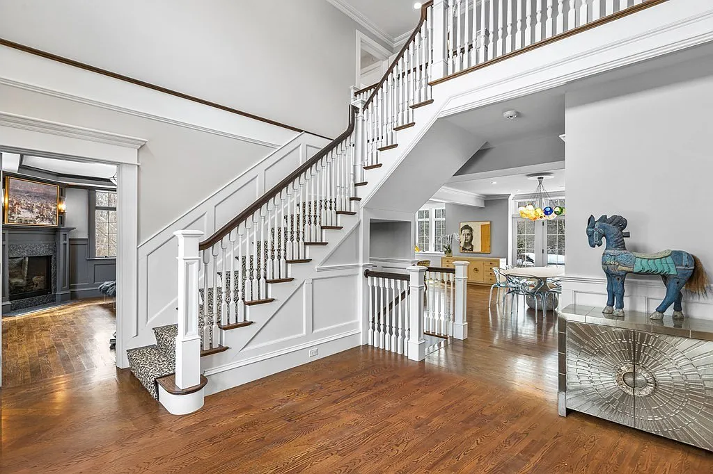 Podľa webu truepeoplesearch.com Zdeno aj jeho manželka bývajú v meste Weston západne od Bostonu. Luxusná vila vo vychytenej štvrti podľa realitného portálu zillow.com má hodnotu 4 milióny dolárov.
