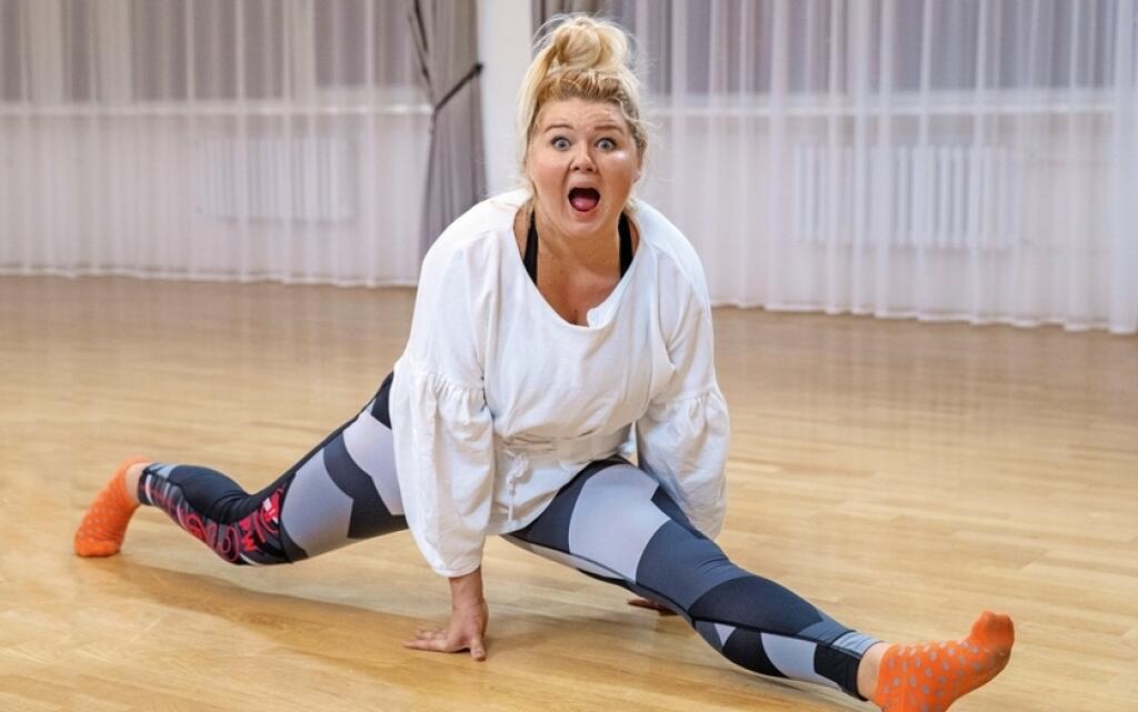 Na snimke komicka Eva Kramerova a tanecnik Lukas Hojdan pocas treningu v ramci tanecnej sutaze TV Markiza Lets Dance.