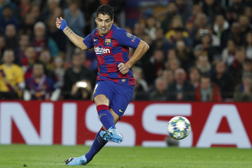 Uruguajský futbalista Luis Suarez podstúpi operáciu kolena. Dĺžka jeho absencie zatiaľ nie je známa.