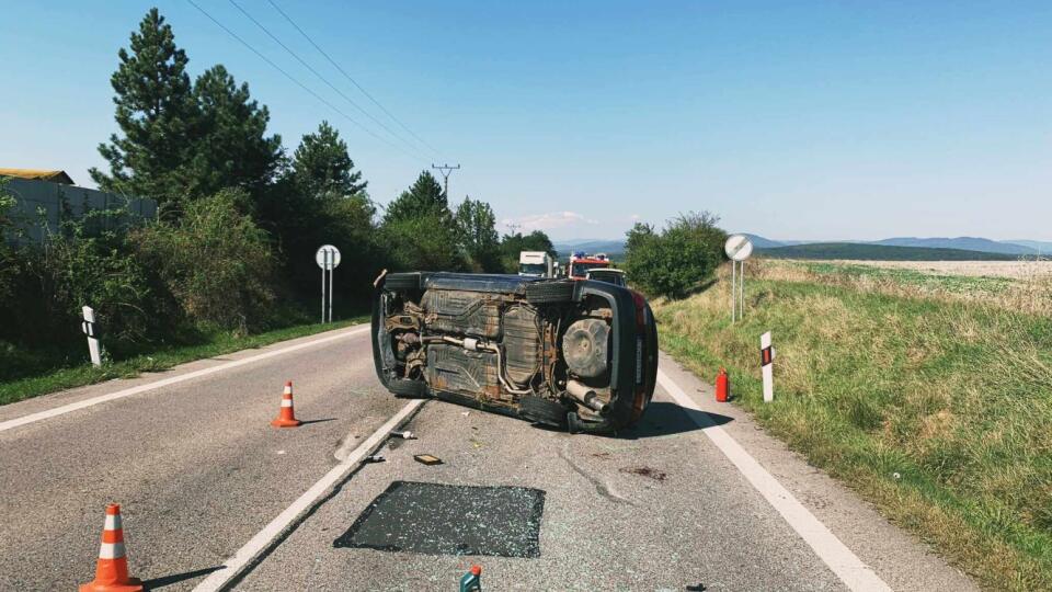 Po zrážke áut pri Vidinej bol do nemocnice prevezený 25-ročný vodič