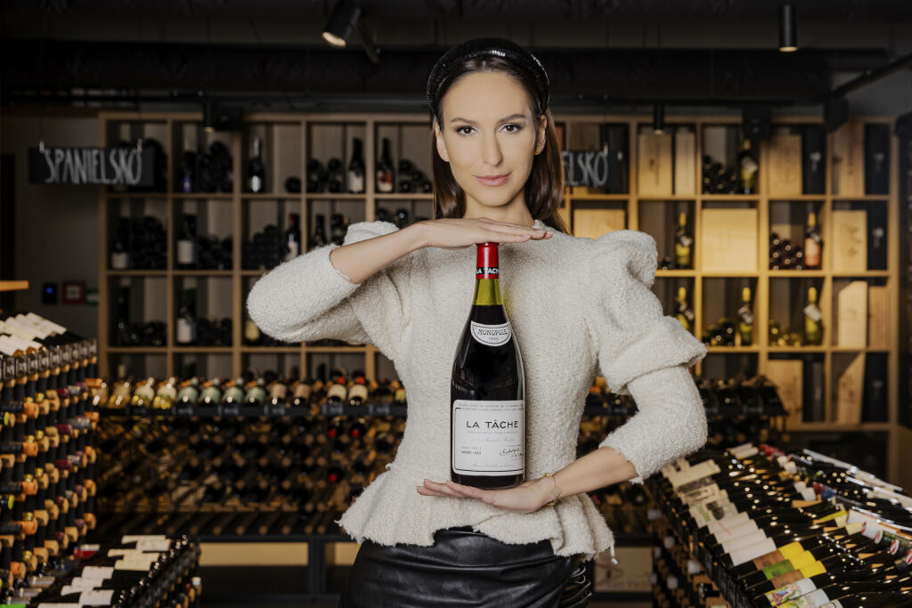 Na snímke odborníčka na investičné víno Miroslava Kučeráková z J&T Wine Holding.