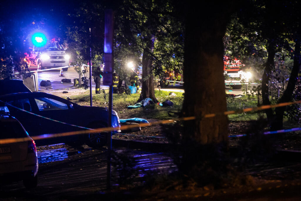 Tragická havária auta na Zochovej ulici, auto nabúralo do autobusovej zástavky.