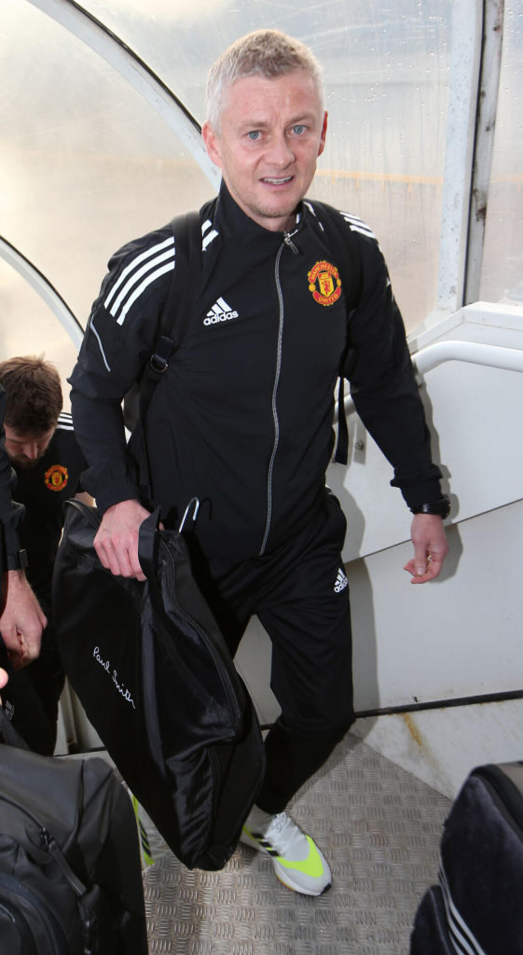 Tréner Manchestru United Ole Gunnar Solskjaer pred vstupom do prostriedku.