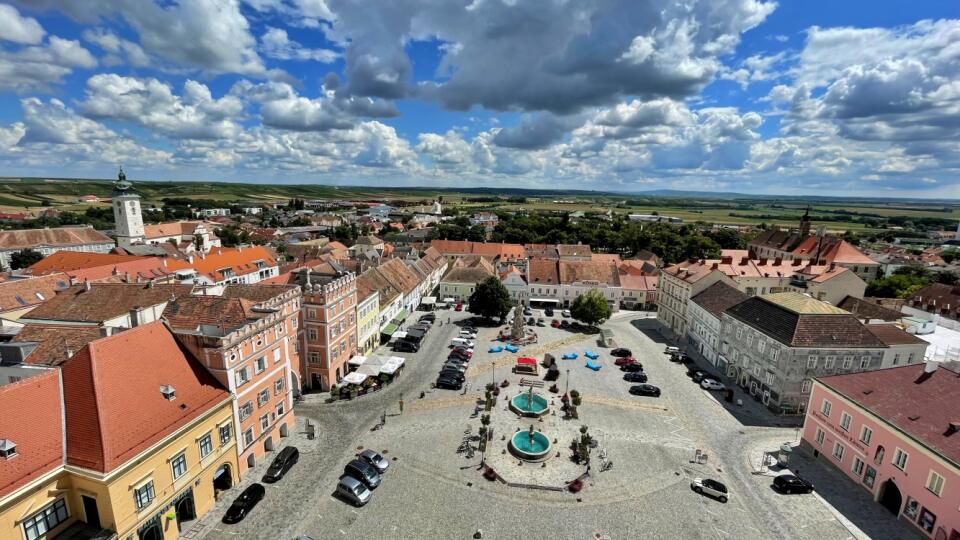 Výhľad z radničnej veže stojí za to. Stačí si vyšliapať stotridsať schodov.