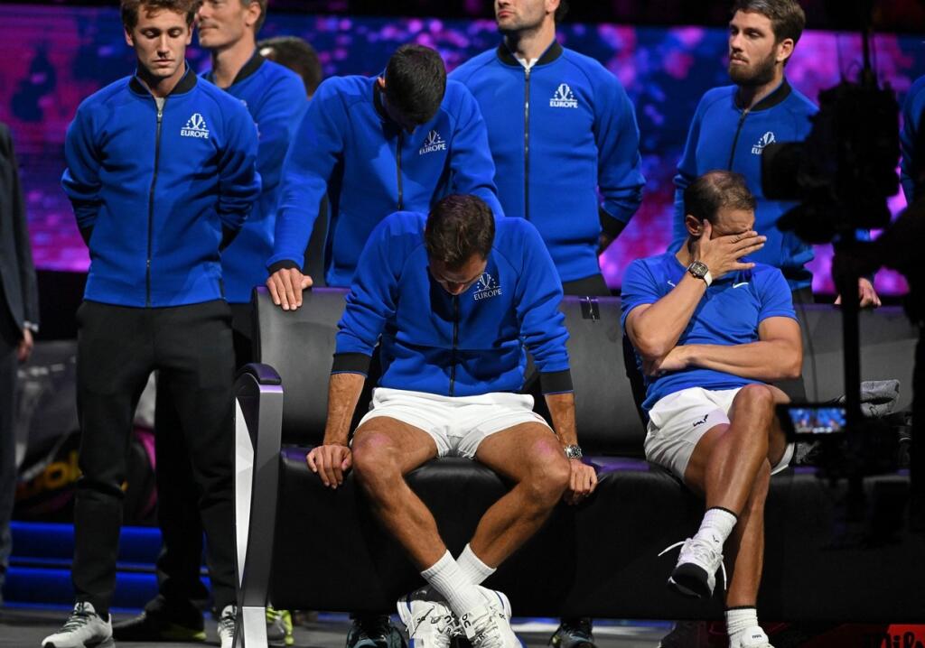 Nakoniec plakali Roger Federer a Rafael Nadal spoločne počas toho, ako spievala na kurte Ellie Goulding