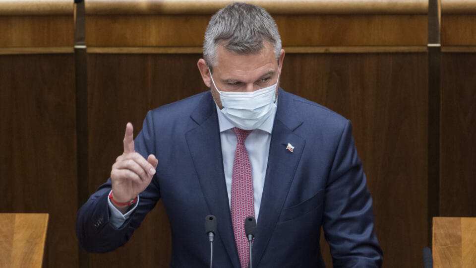 Na snímke je podpredseda parlamentu Peter Pellegrini (nezaradený) na mimoriadnej schôdzi parlamentu.