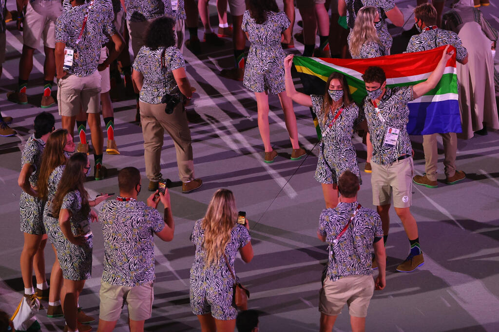 Fanúšikom sa na sociálnych sieťach páčil outfit Juhoafrickej republiky. Košele s netradičným vzorom doplnili ponožky s vlajkou svojej domoviny.