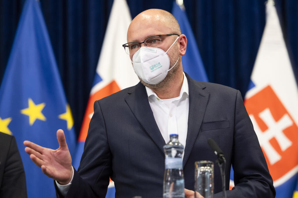 Na snímke minister hospodárstva SR a prvý podpredseda vlády pre ekonomiku SR Richard Sulík (SAS) počas tlačovej konferencie k rozšíreniu kompenzačnej pomoci štátu po 9. rokovaní vlády SR v Bratislave 9. apríla 2020. FOTO TASR - Jaroslav Novák