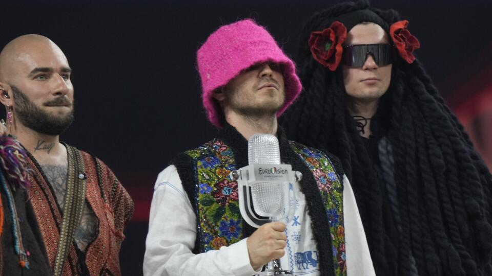 Ukrajinská hiphopová skupina Kalush Orchestra, ktorá sa stala víťazom 66. ročníka Eurovízie v Turíne v sobotu 14. mája 2022.