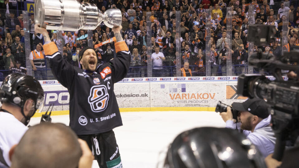 Na snímke sú oslavy HC Košice po zisku majstrovského titul v hokejovej Tipos exxtralia 2022/23.