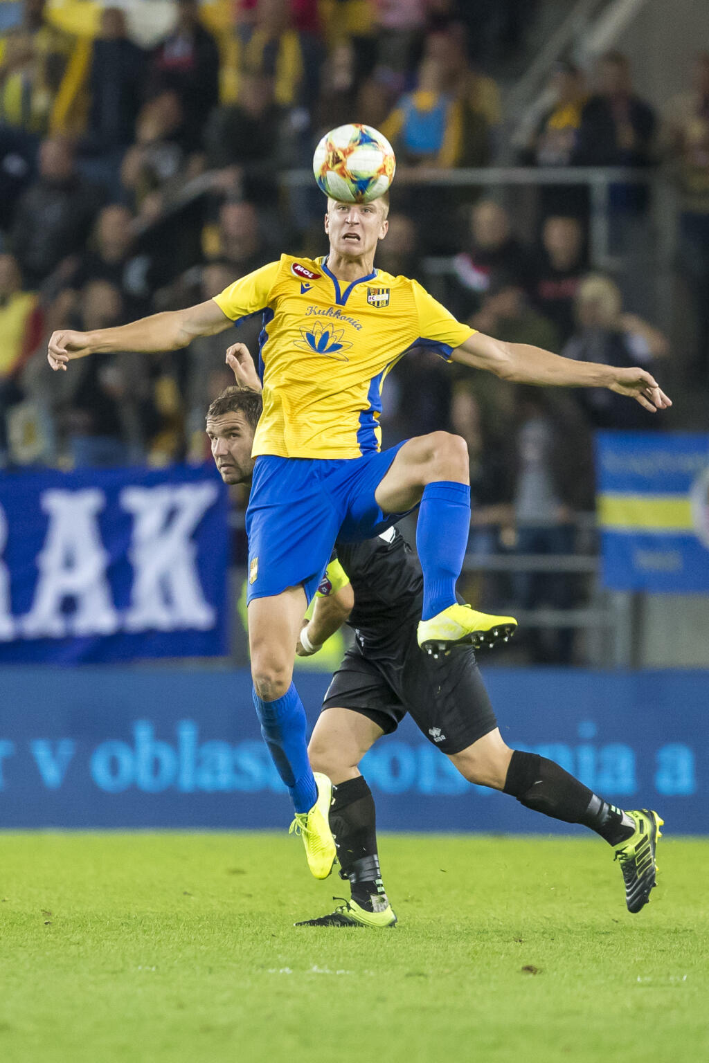 Futbalové kluby už majú od vlády povolenie opäť zarezávať naplno.