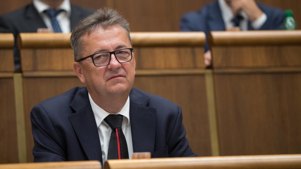 Poslanecký sľub náhradníkov do Národnej rady SR a Európskeho parlamentu. Na snímke je Martin Glváč.
