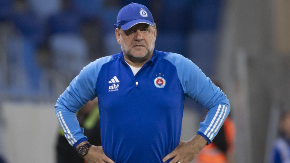 SR Bratislava šport futbal NL 6. kolo Slovan Podbrezová BAX
ŠK Slovan Bratislava - FK Železiarne Podbrezová
Na snímke tréner ŠK Slovan Bratislava Vladimír Weiss st. v zápase 6. kola Niké ligy vo futbale ŠK Slovan Bratislava - FK Železiarne Podbrezová (3:2) v nedeľu 3. septembra 2023 v Bratislave. FOTO TASR - Martin Baumann