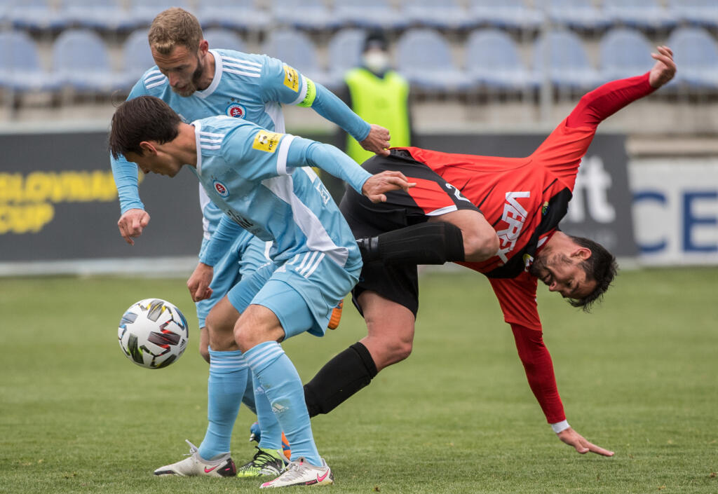 Slovan si v osemfinále tesne poradil s Liptovským Mikulášom. Teraz ho čaká bratislavské derby s Petržalkou.