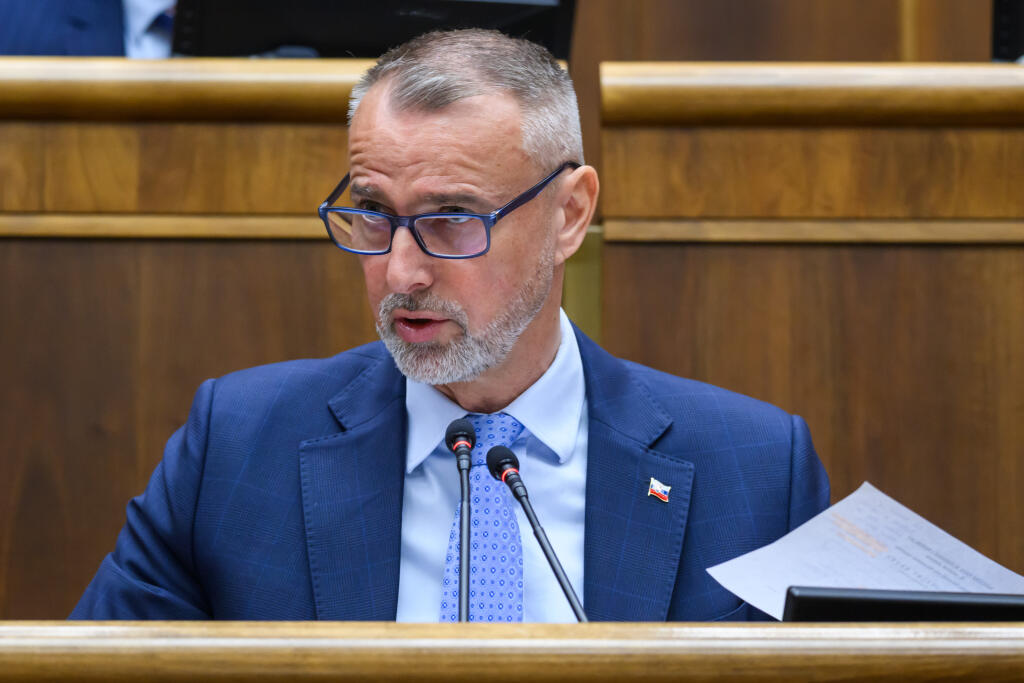Na snímke predseda NRSR Richard Raši (Hlas-SD) počas hlasovania na 33. schôdzi NRSR v Bratislave 8. apríla 2025. FOTO TASR - Jaroslav Novák