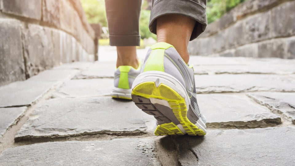 Woman,Walking,On,Trail,Outdoor,Jogging,Exercise