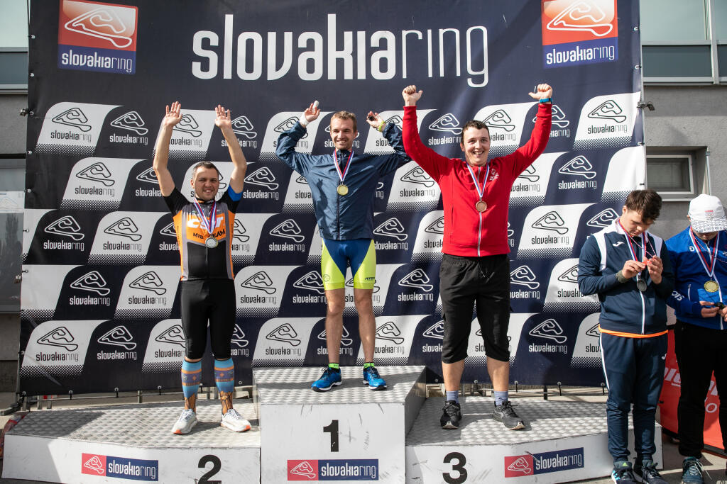 Odmenený bol počas záverečného ceremoniálu každý účastník cyklistického šampionátu.
