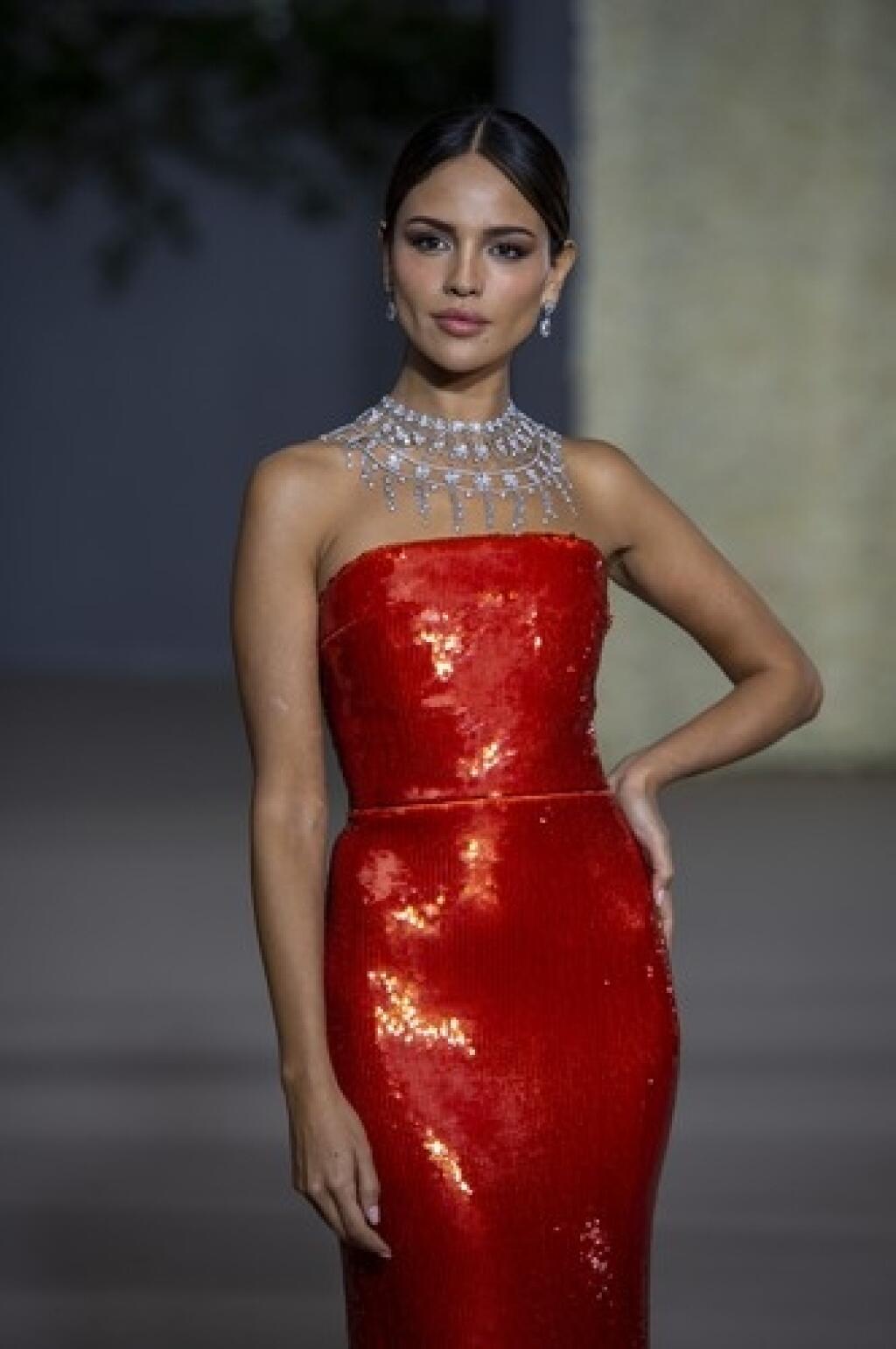 Eiza Gonzálezmá super lesklé vlasy.