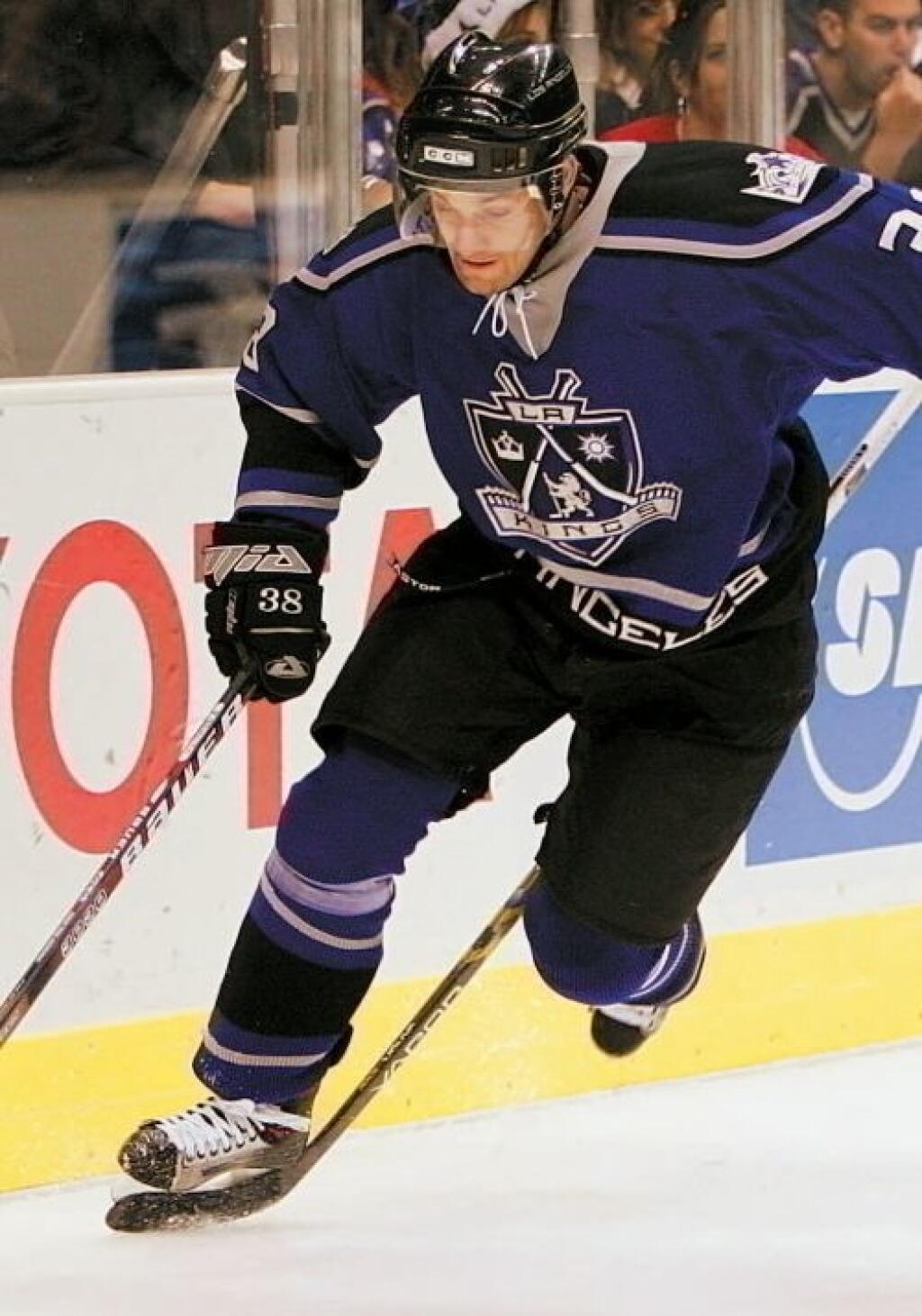 Tragicky zosnulý Pavol Demitra získal v ére mŕtveho puku 490 bodov v 486 stretnutiach NHL.