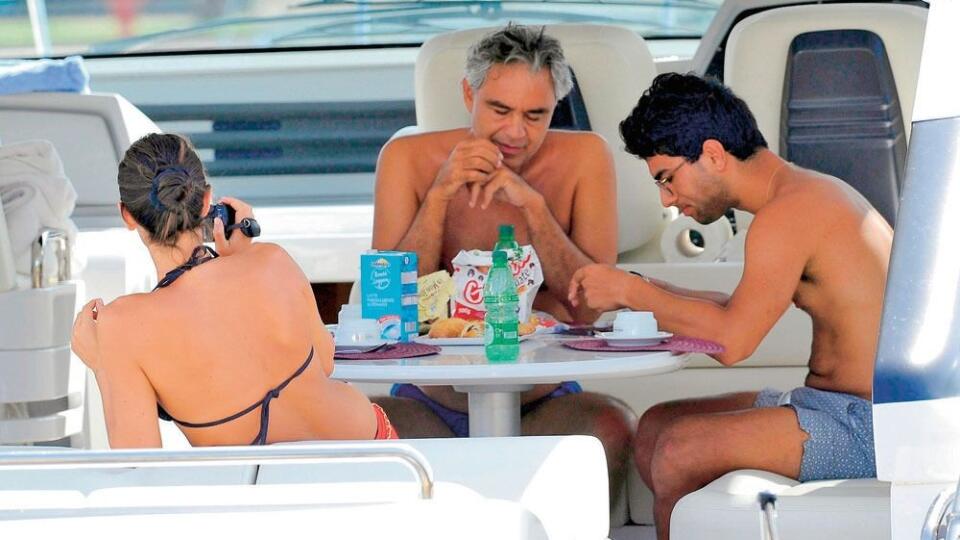 K prvej žene a deťom sa Andrea Bocelli správal