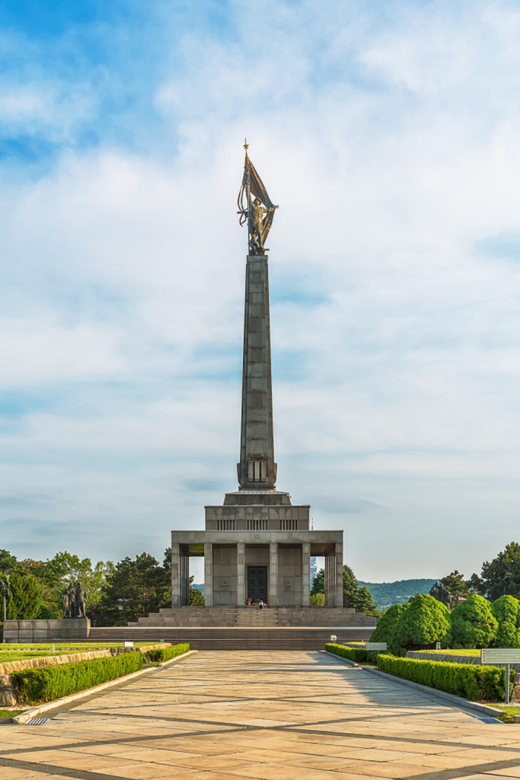 1. SLAVÍN
