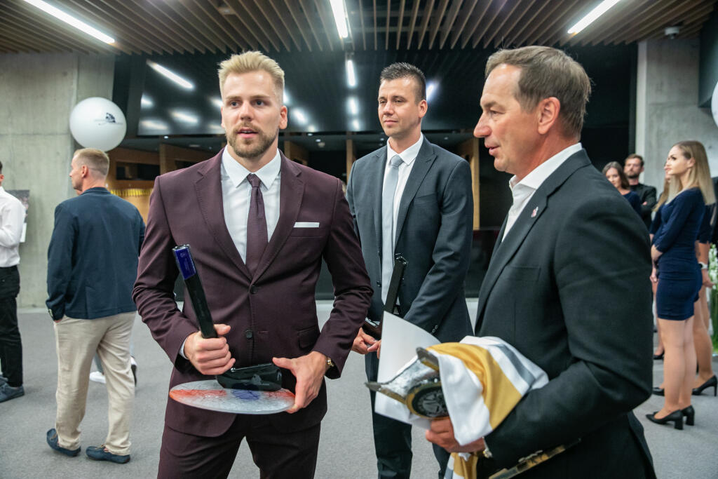 Erik Černák v debate s legendárnym Petrom Bondrom.