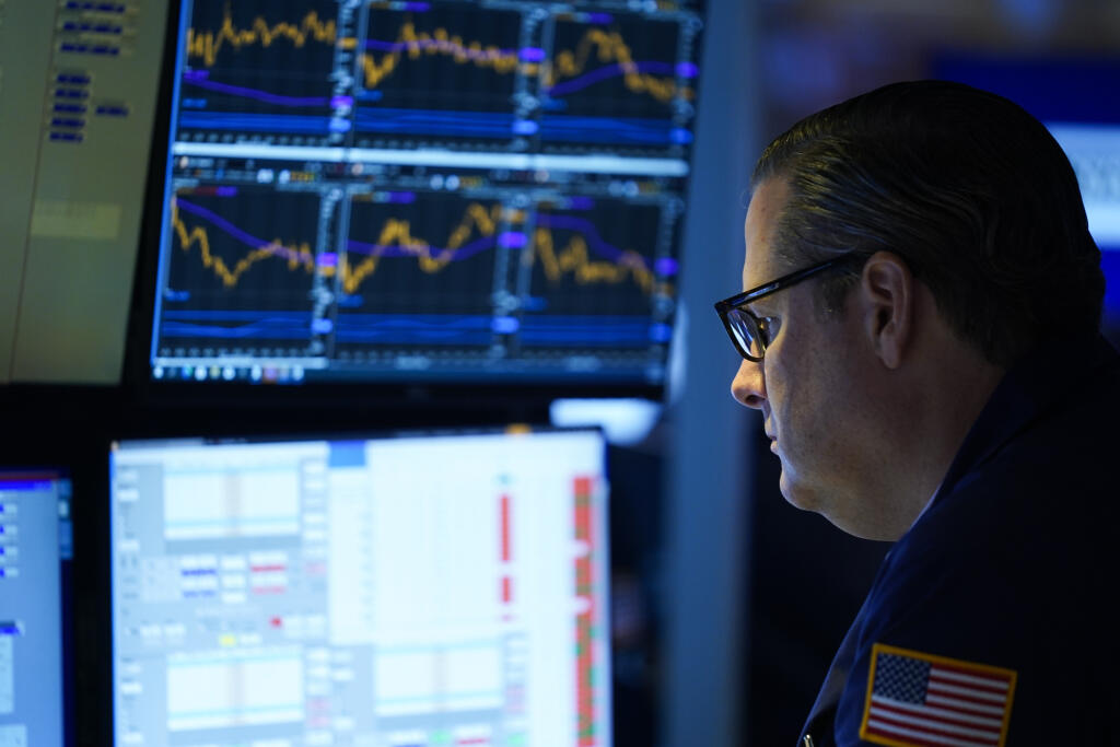 WA 23 New York - Burzový maklér obchoduje na burze cenných papierov v New Yorku v stredu 2. novembra 2022. FOTO TASR/AP  

Traders work on the floor at the New York Stock Exchange in New York, Wednesday, Nov. 2, 2022. (AP Photo/Seth Wenig)