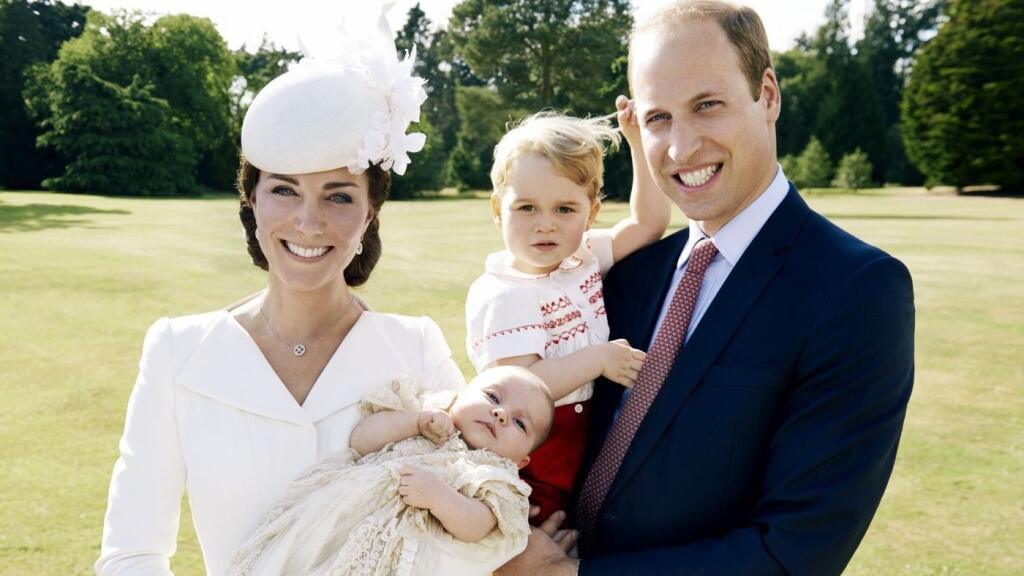 Kate s Williamom so svojimi ratolesťami - Georgeom a Charlotte.