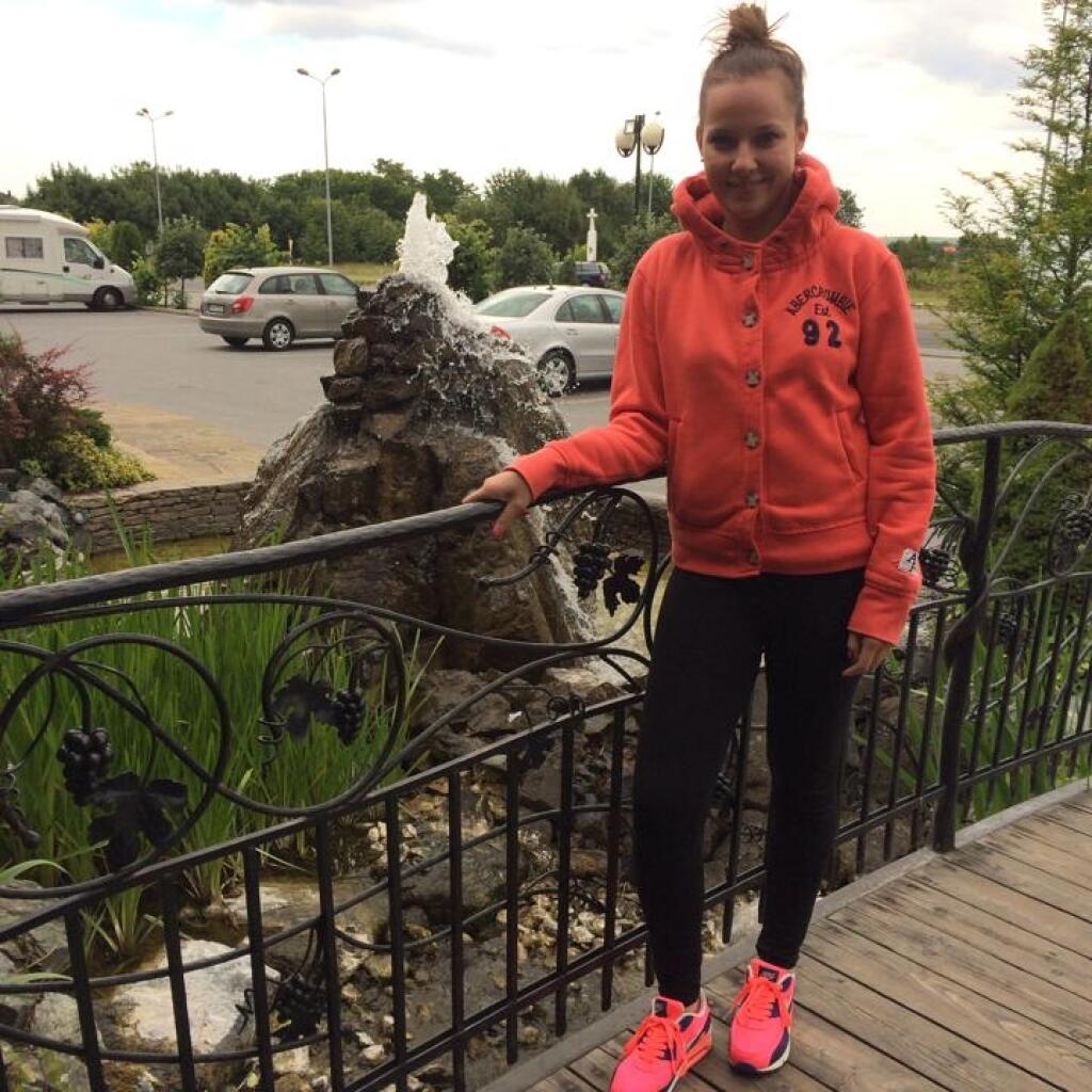 Zo staršej dcéry futbalového brankára Miroslava Königa vyrástla krásna žena. V rámci športu je pre ňu najväčším vzorom práve jej otec.