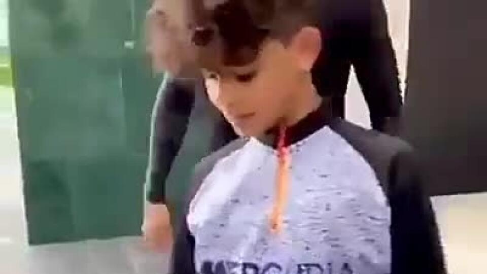 VIDEO Ronaldo trénuje syna: Je to celý otec, a pozrite na tú identickú oslavu!