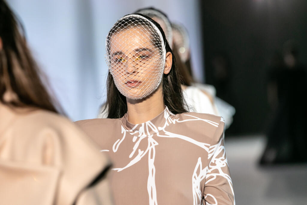 Kolekcia Narcissus dizajnéra Borisa Hanečku na Fashion LIVE! 2021.