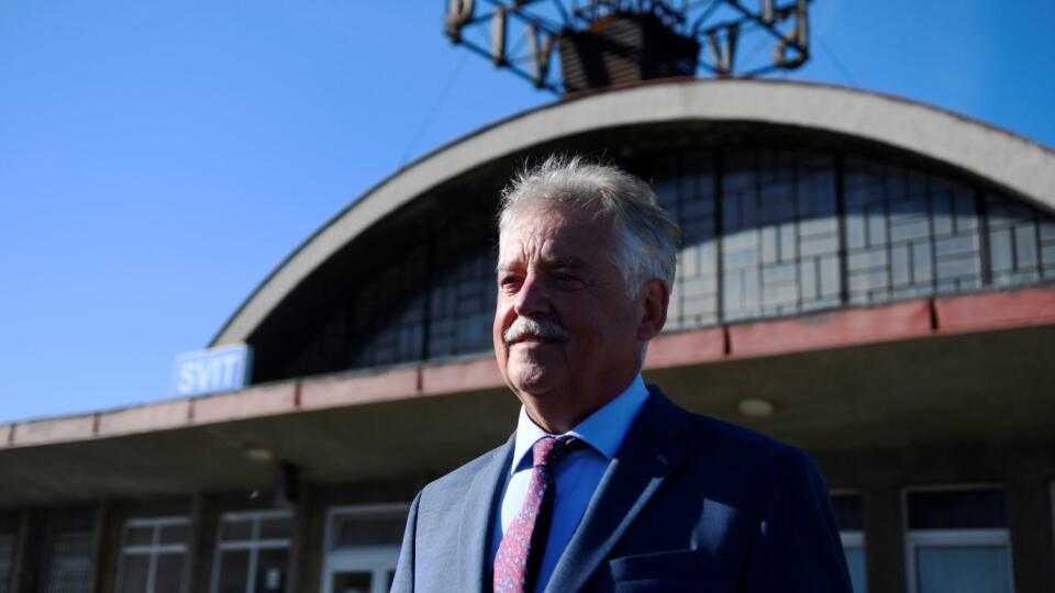 Na snímke generálny riaditeľ Železníc Slovenskej republiky (ŽSR) Miloslav Havrila počas poklepania základného kameňa modernizácie úseku severnej trasy na trati Poprad – Lučivná, ktorý je ďalším úsekom koridoru Bratislava - Žilina - Košice na železničnej stanici vo Svite 18. septembra 2020.