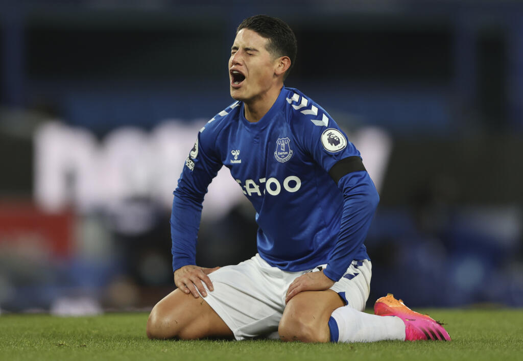 WA 37 Liverpool - Futbalista Evertonu James Rodriguez reaguje v zápase 32. kola Premier League FC Everton - Tottenham Hotspur v Liverpoole v piatok 16. apríla 2021. FOTO TASR/AP
Everton's James Rodriguez reacts after missing a chance to score during the English Premier League soccer match between Everton and Tottenham Hotspur at Goodison Park in Liverpool, England, Friday, April 16, 2021. (Clive Brunskill/Pool via AP)