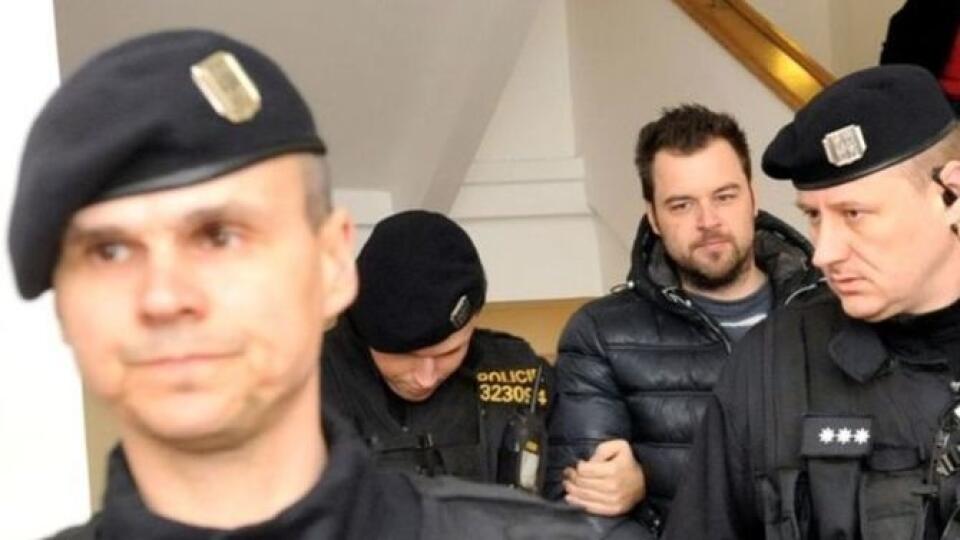 Kramný je vo väzení ako hlavný podozrivý z vraždy manželky a dcéry už od februára.