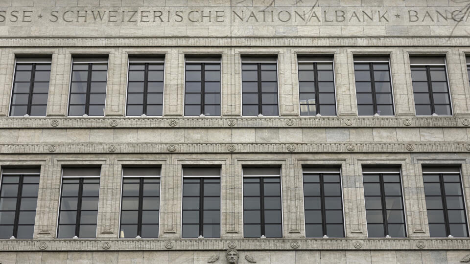 WA 47 Zürich - Budova švajčiarskej centrálnej banky v Zürichu vo štvrtok 23. marca 2023. Švajčiarska centrálna banka SNB vo štvrtok zvýšila základnú úrokovú sadzbu o polovicu percentuálneho bodu na 1,5 %. K tomuto kroku pristúpila napriek turbulenciám v bankovom sektore. FOTO TASR/AP
A view of the facade of the Swiss National Bank, in Zurich, Switzerland, on Thursday, March 23, 2023. (Michael Buholzer/Keystone via AP)