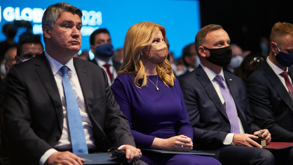Na snímke zľava chorvátsky prezident Zoran Milanovič, prezidentka SR Zuzana Čaputová a poľský prezident Andrzej Duda počúvajú počas trojdňovej bezpečnostnej konferencie Globsec 2021 Bratislava Forum, ktorá sa v utorok začala v Bratislave. Bratislava, 15. júna 2021. FOTO pre TASR - Globsec