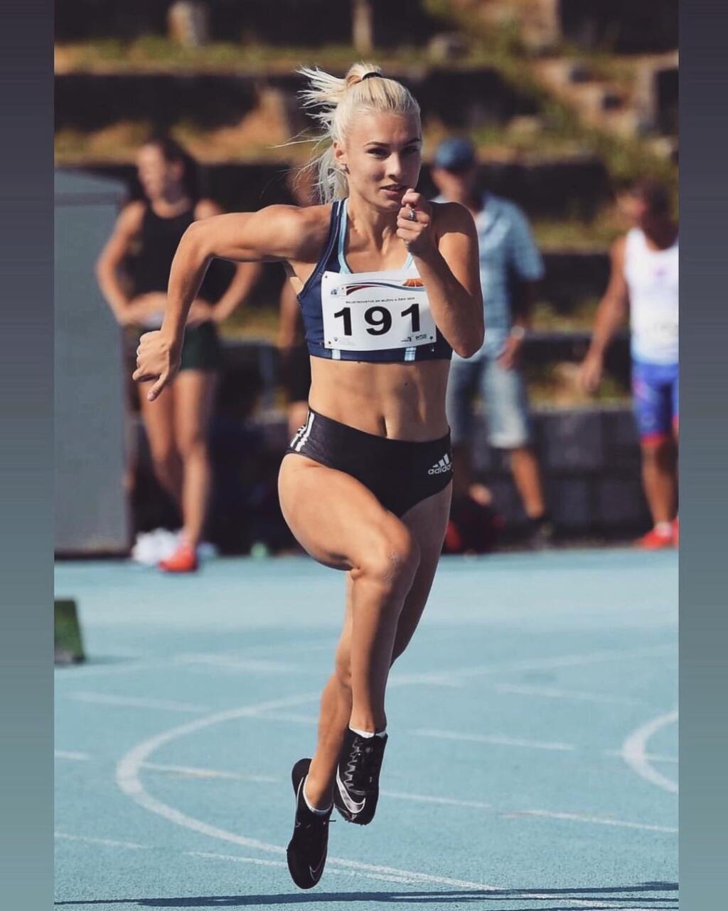 Vikória Forster má na svojom konte aj 11 titulov majsterky SR v biatlone 6 titulov majsterky SR v atletike.