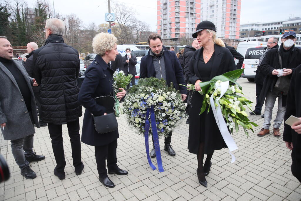 Speváčka Martha prišla na pohreb s vdovou po zosnulom hudobnom skladateľovi Karlovi Svobodovi Vendulou Pizingerovou.